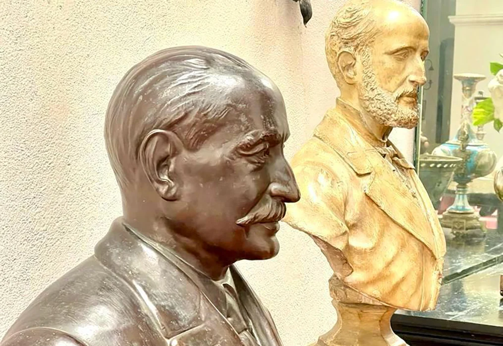 Statue